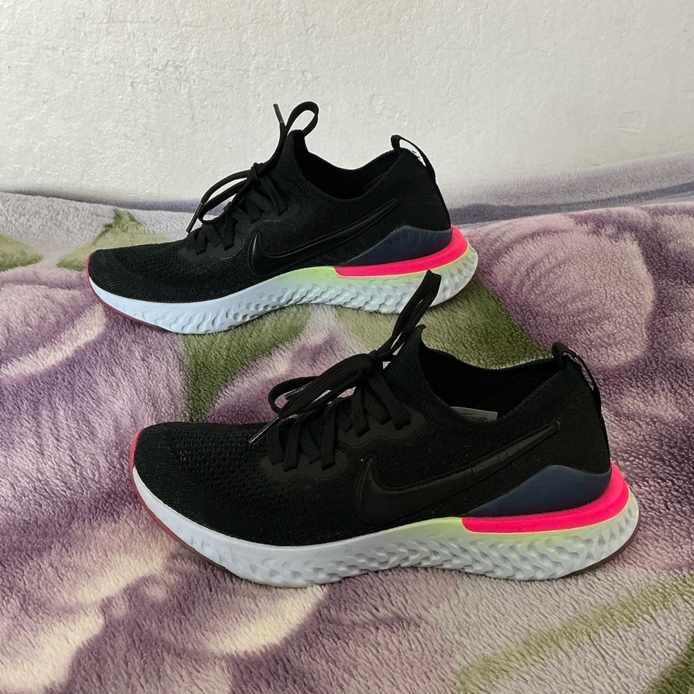 Nike Epic React Flyknit 2 Women’s Athletic Shoes - Picture 5 of 14